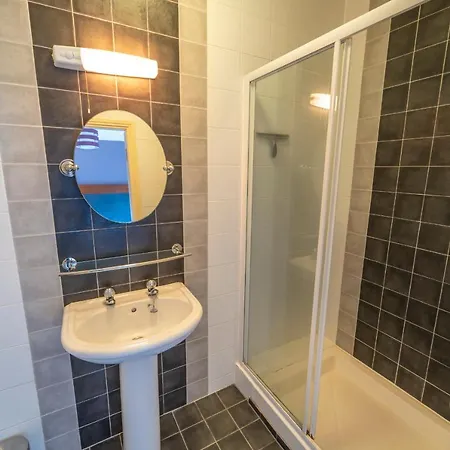 Stylish, Spacious 3 Bedroom Townhouse * 골웨이