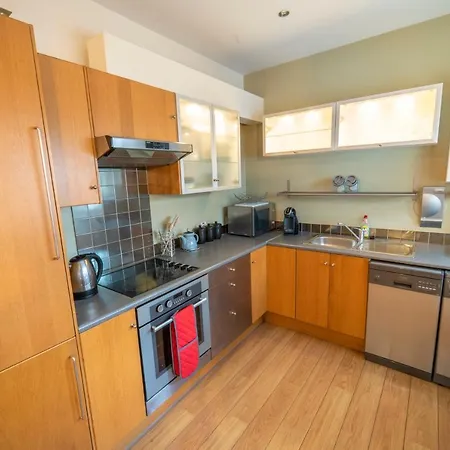 펜션 Stylish, Spacious 3 Bedroom Townhouse *