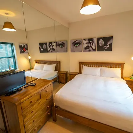 Stylish, Spacious 3 Bedroom Townhouse * 골웨이