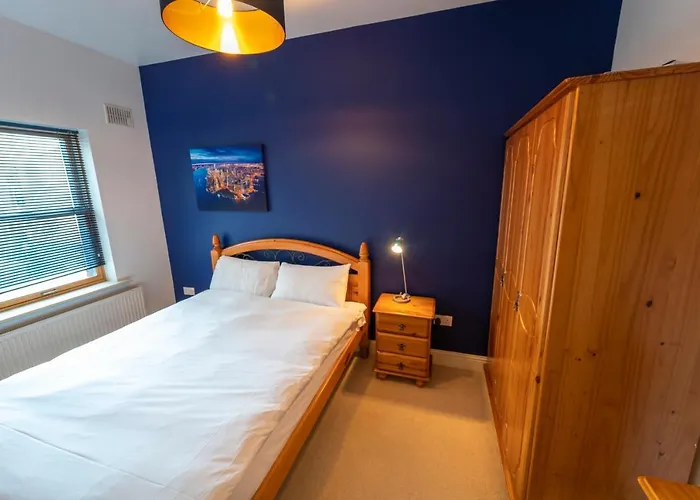 Stylish, Spacious 3 Bedroom Townhouse * 戈尔韦