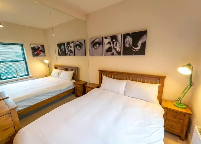 Stylish, Spacious 3 Bedroom Townhouse 度假居 *