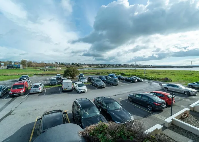 Stylish, Spacious 3 Bedroom Townhouse 戈尔韦