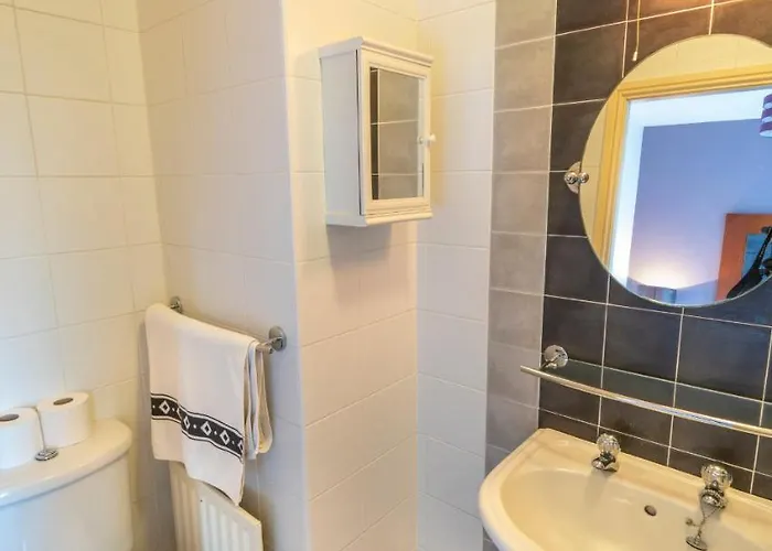 Stylish, Spacious 3 Bedroom Townhouse 度假居 *